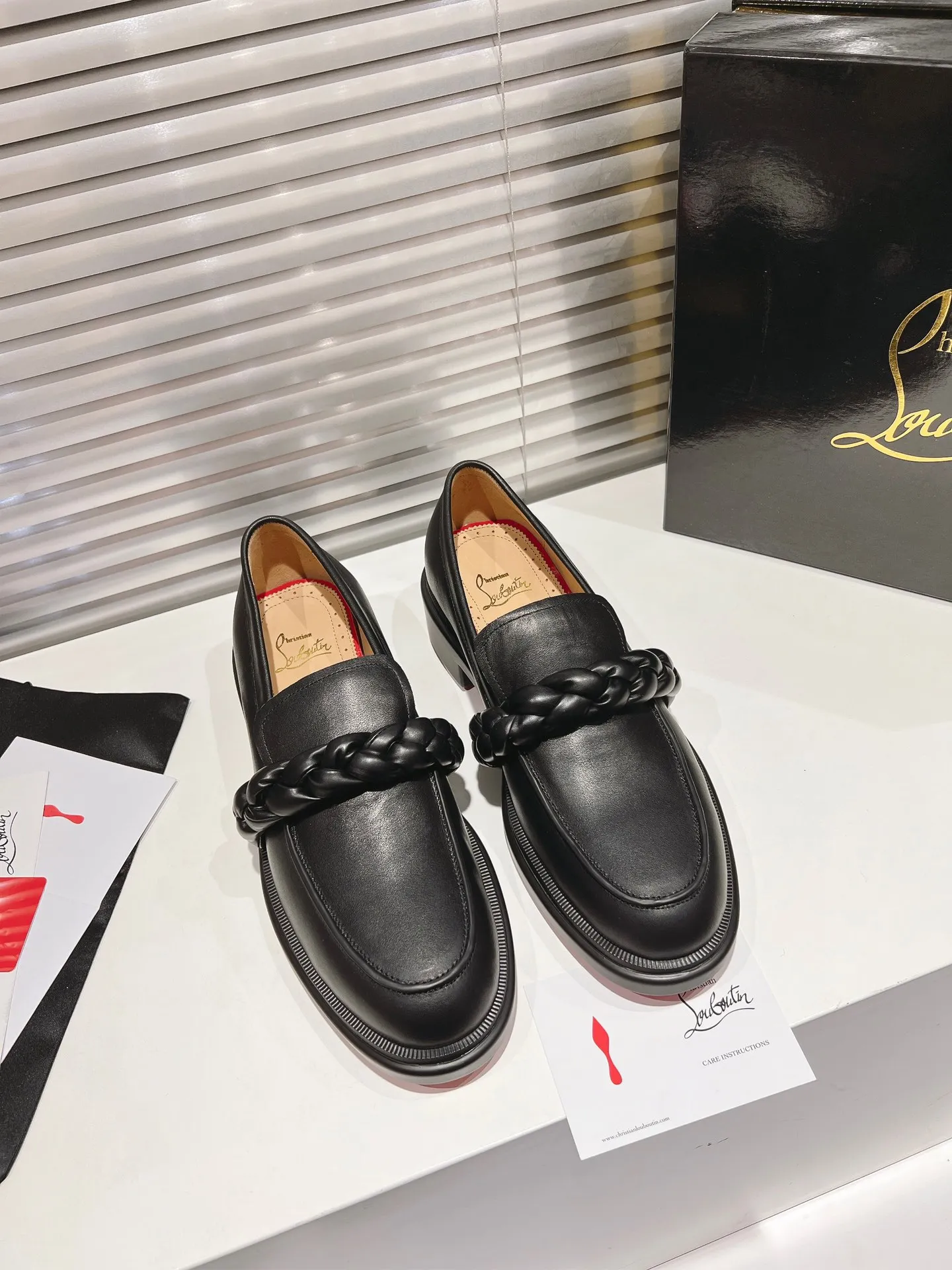👟👟Ex-factory price 800👟👟 ╔Tire bottom Loft twist black cowhide╗ ·Top version customization·2024𝐬𝐬 𝑪𝒉𝒓𝒊𝒔𝒕𝒊𝒂𝒏 𝑳𝒐𝒖𝒃𝒐𝒖𝒕𝒊𝒏 ▪️No matter the last shape, fabric, diamonds, nails, lining, outsole, they are as close as possible to ZP... ▪️The original sole is specially provided by the original factory ▪️The lining is imported water-dyed cowhide ▪️The private customization time is about 3-7 days —————— Size: Men's 39M-46M